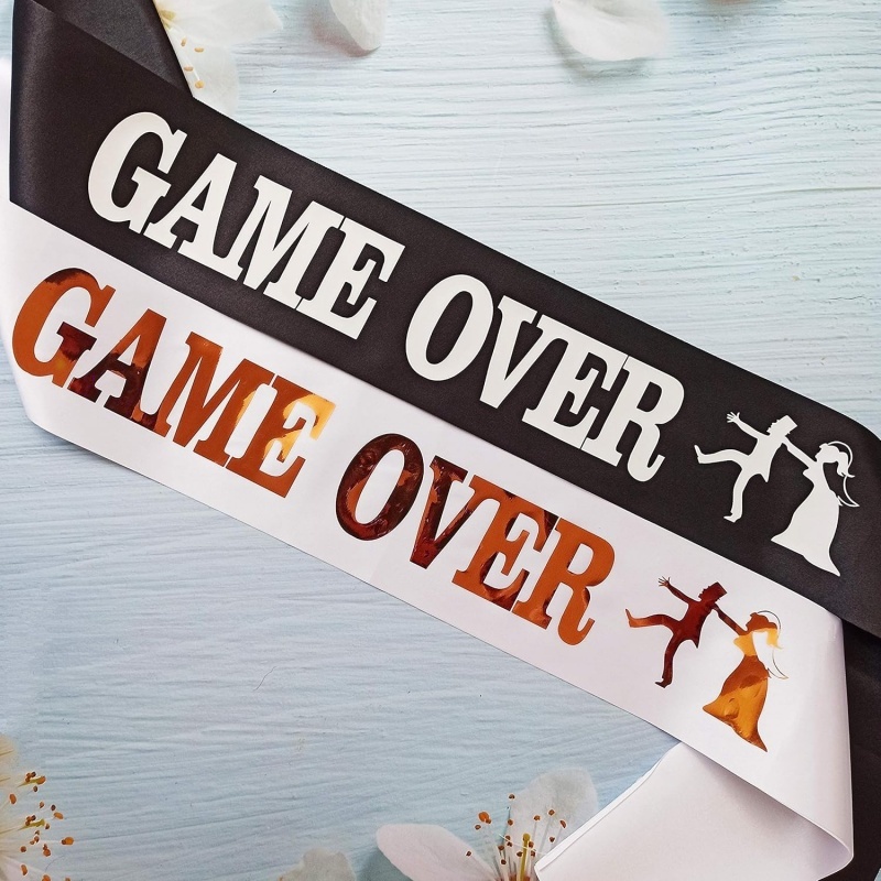 Party Games Bridal Shower - Écharpe de marié « Game Over